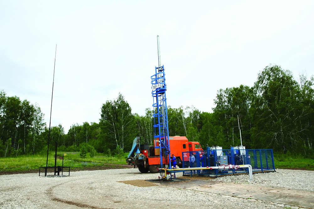 TMC POWER MAN™ pneumohydraulic drive of the downhole sucker-rod pump with 30 to 140 kN load on the wellhead rod